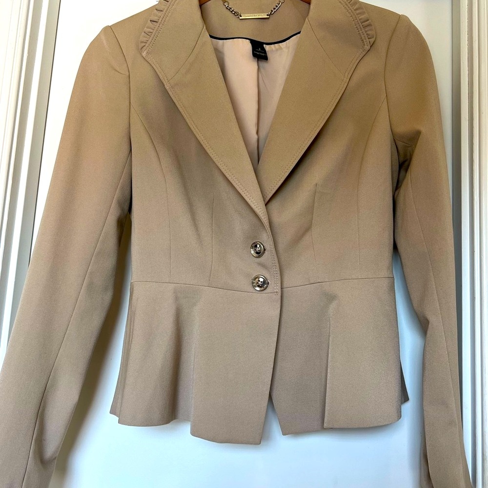 White House Black Market Women's Beige Classic  Blazer Sz 2 Stretch Lined
